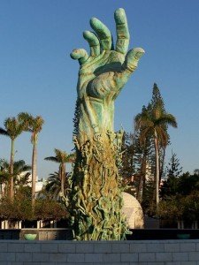  Holocaust Memorial